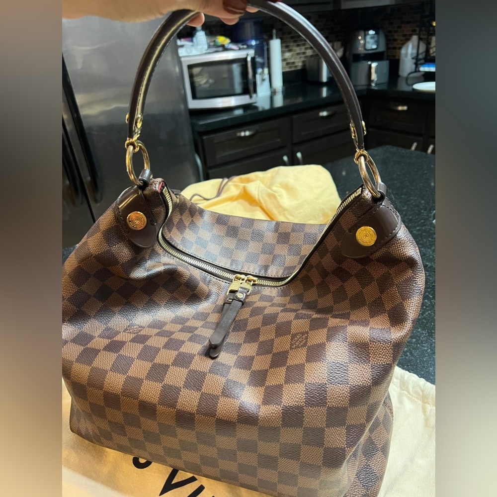 Louis Vuitton with zipper, very good condition